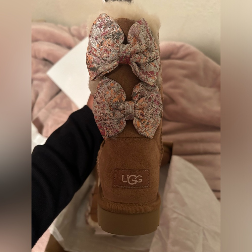 Ugg Bailey splatter bow - Chestnut